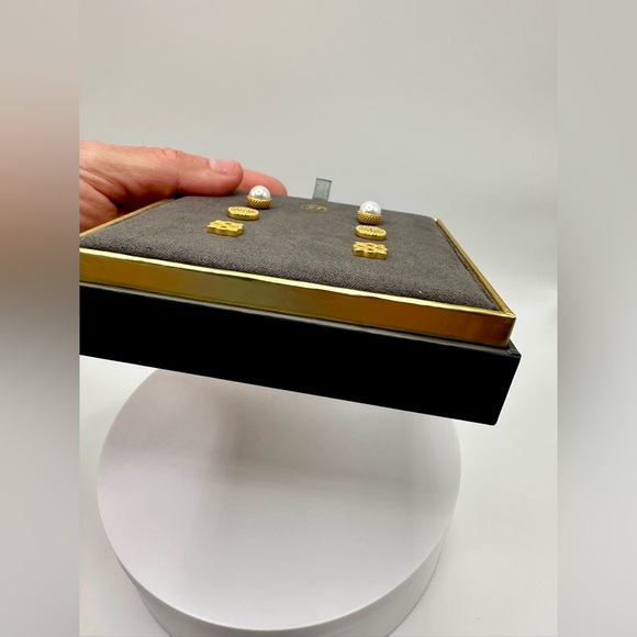 Authentic Luxury Minimalist Elegant Classic Julie Vos Three Stud Earrings Set - Picture 12 of 17